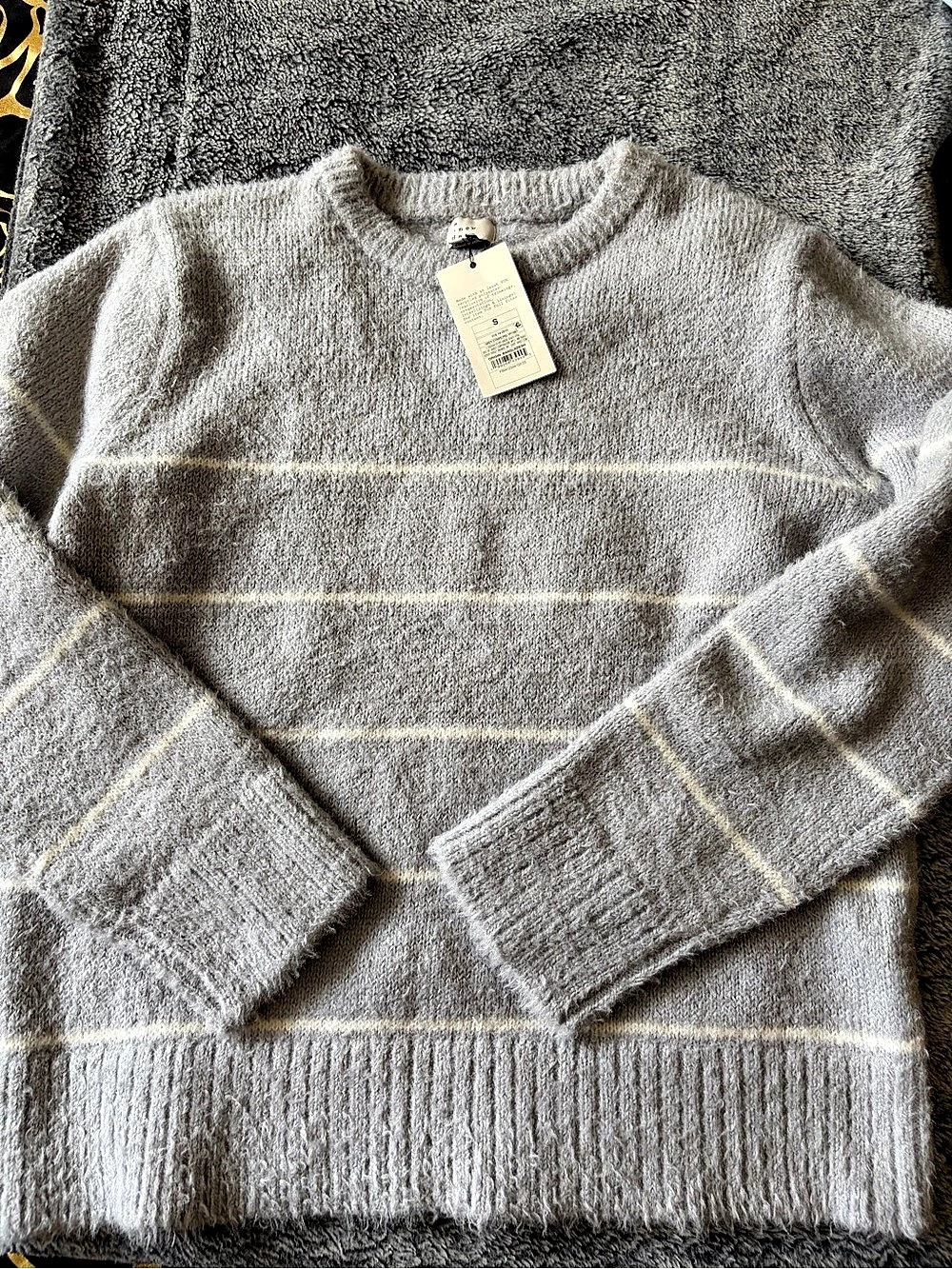 a new day Women'Small Fuzzy Pullover Sweater Gray & White Small